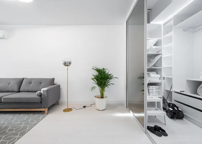 Spacious 917 Apartament